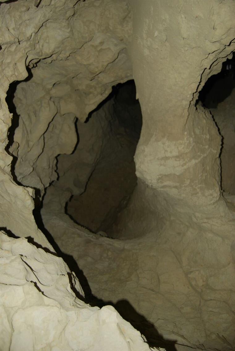 غار کوه مبارک ساحل مکران جاسک