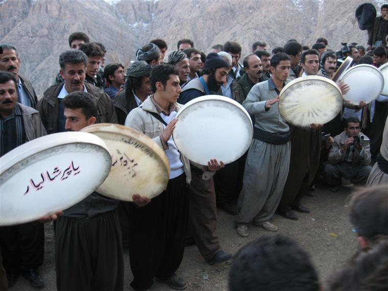 مطالعه‌ی انسان‌شناختی مراسم‌های آیینی روستای اورامان تخت