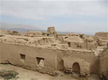 قلعه ای در روستای دولت آباد دامغان  که در حال خراب شدن است !