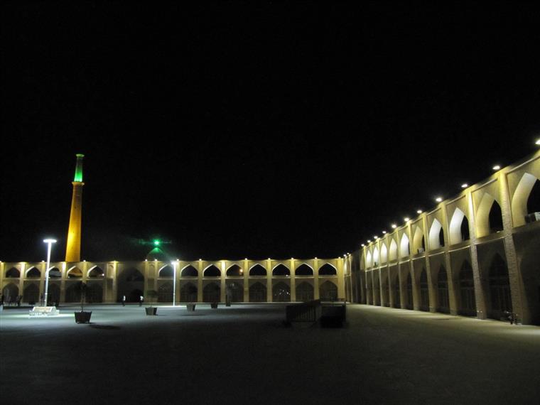 میدان و مناره مسجد علی