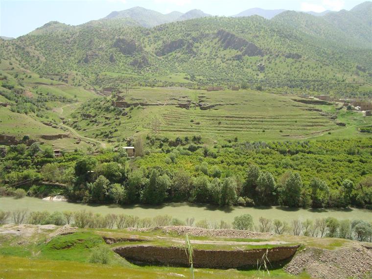 گذر رود خانه سیروان در پایین دست  روستای هیروی/ شهرستان پاوه