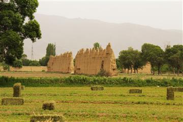 گلپایگان . آثار به جای مانده از دژ باستانی بارو