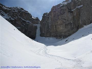 آبشار یخی خور