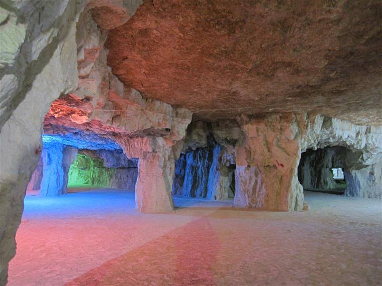سنگ‌شکن، بزرگترین غار دست‌ساز جهان در جهرم