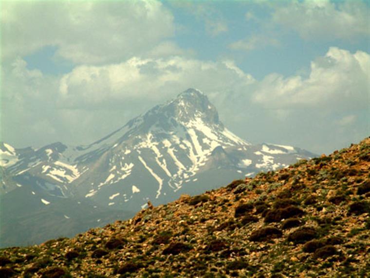 نمای آزاد کوه از گردنه قرق