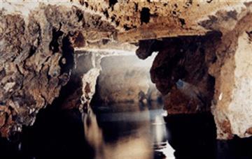   غار علیصدر بزرگترین‌ غار آبی‌ قابل‌ قایقرانی‌ جهان‌ 