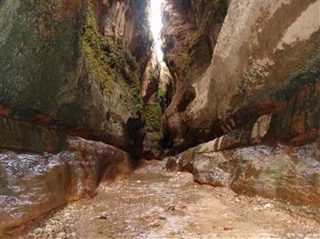 غار شگفت‌انگیز (زینه گان)