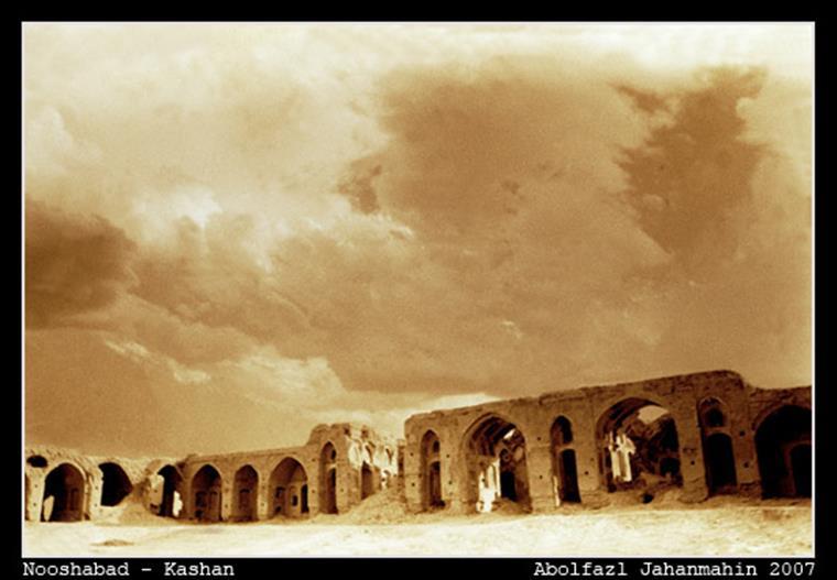 قلعه ی تاریخی- کویر نوش آباد 