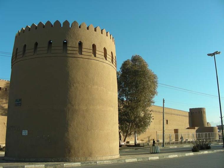 برج و باروی شهر قدیم یزد